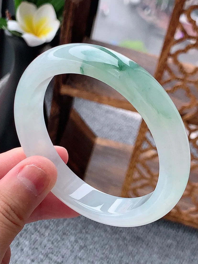 a货翡翠老坑飘花正装正圈手镯58-59圈口 尺寸58×12.2×8.5mm 重量63.13g 0620