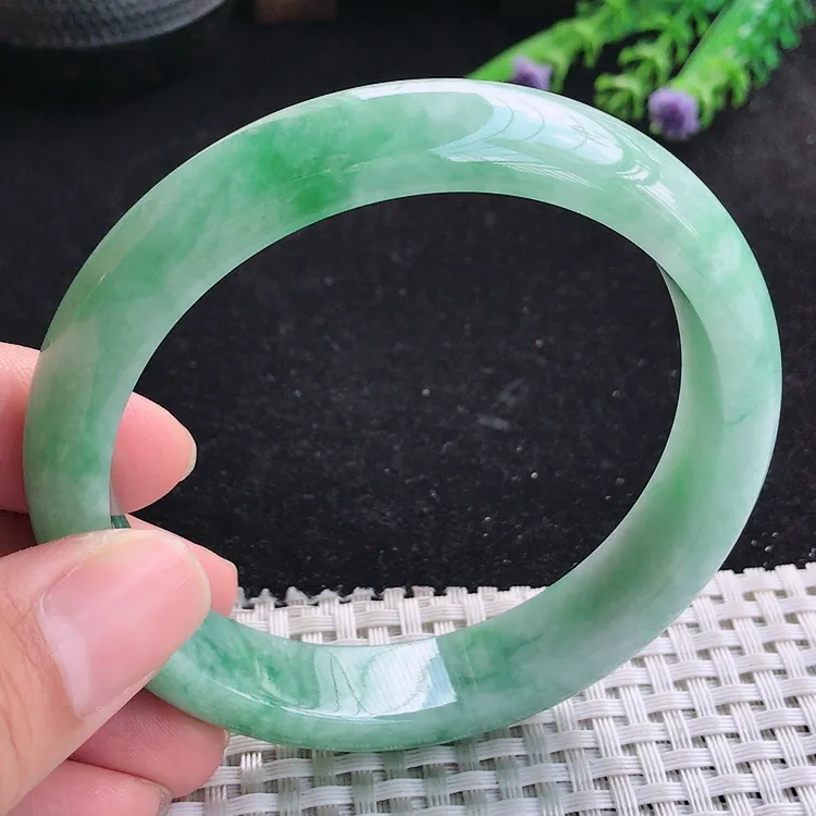 自然光62.5/13.2/8.2大圈口老坑精美满色飘绿手镯翡翠玉镯美人镯
