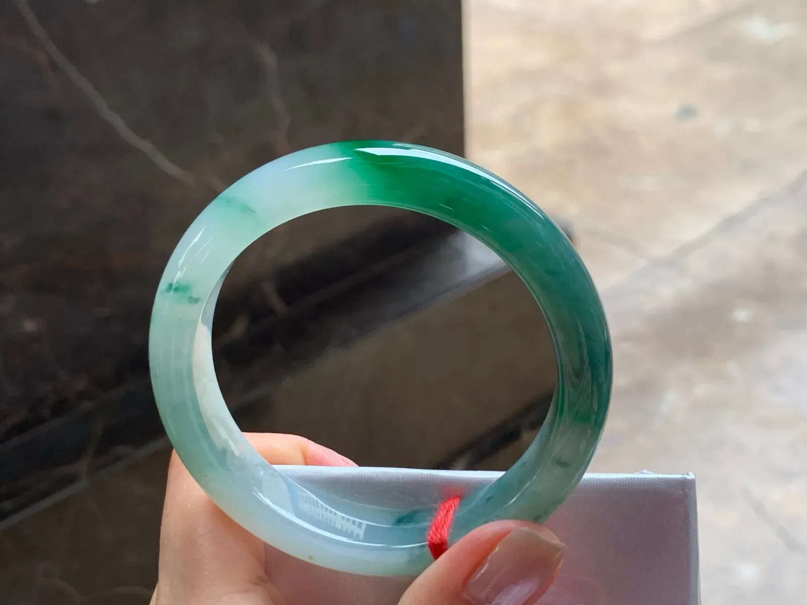 冰带色手镯
水润独特 56.5/12/8.5mm