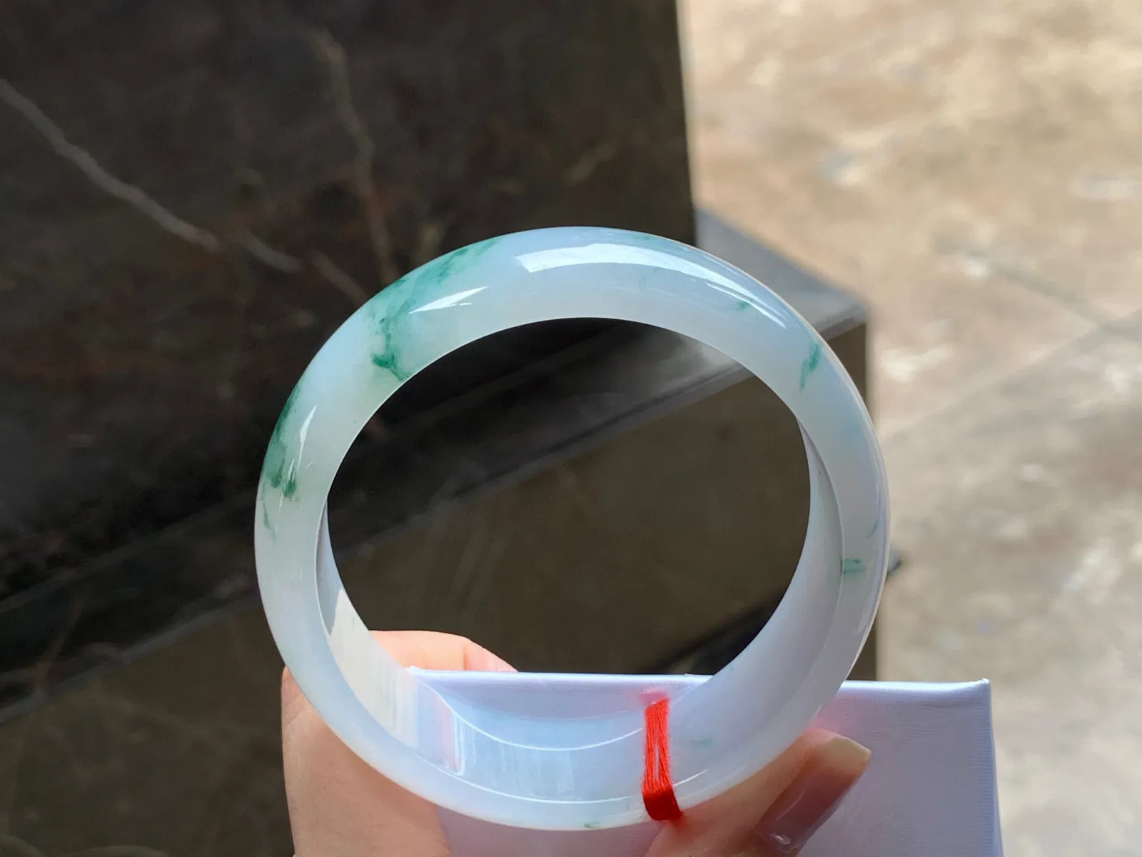 宽版飘花手镯
水润58.7/19.2/7.5mm