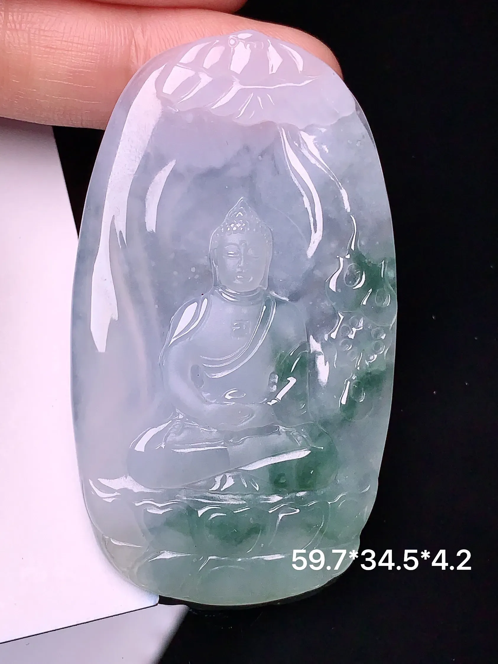 飘绿大日如来佛祖吊坠 玉质细腻 色泽艳丽 整体尺寸59.7*34.5*4.2
