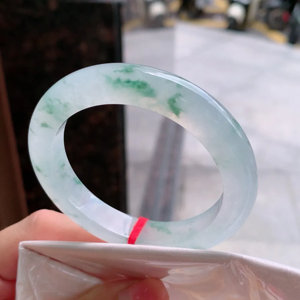 正圈高冰飘花 无瑕 尺寸:53.4/11/9.1 花美 种水好