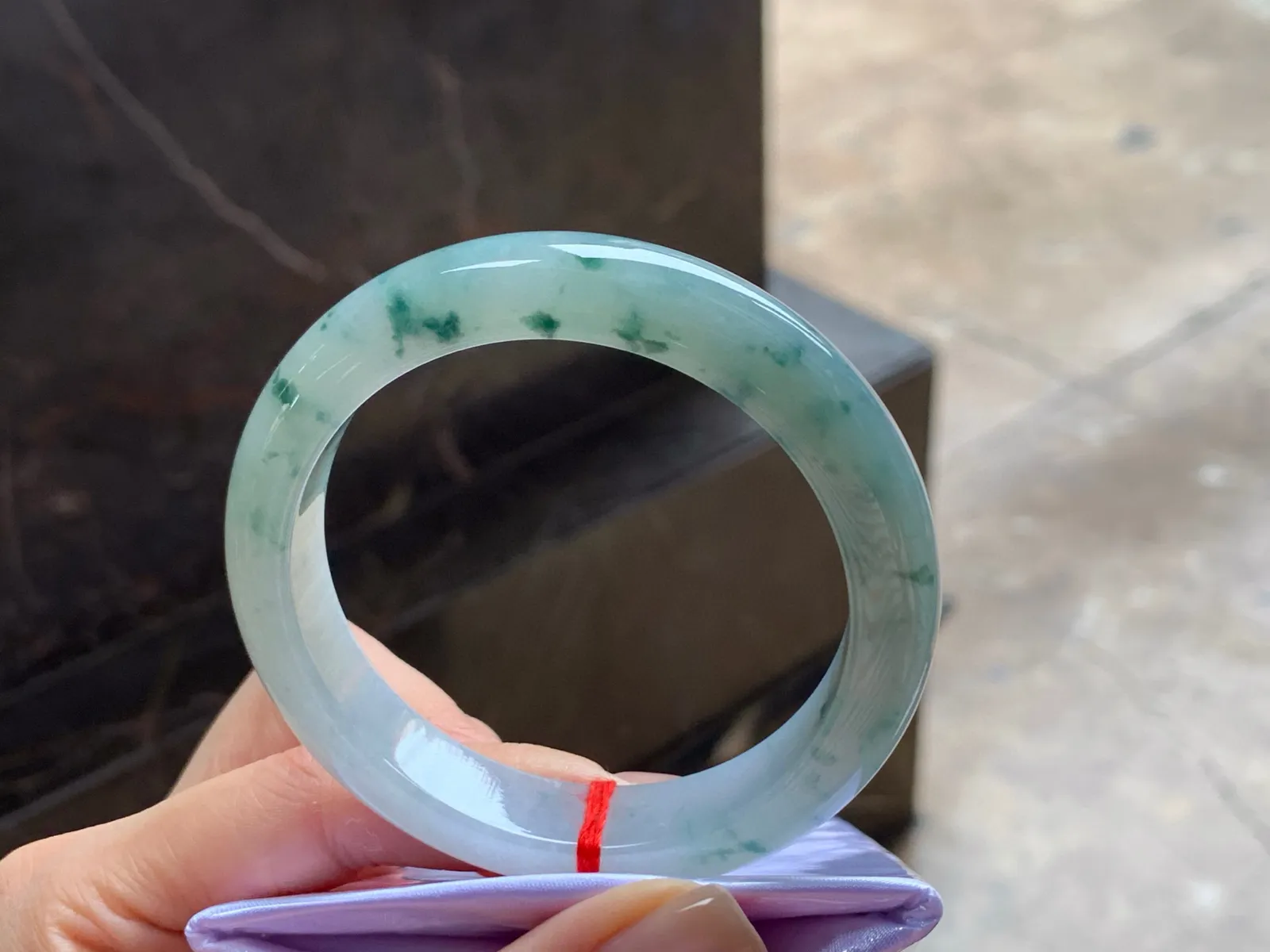 飘花手镯
细腻清爽 54/11.6/8mm