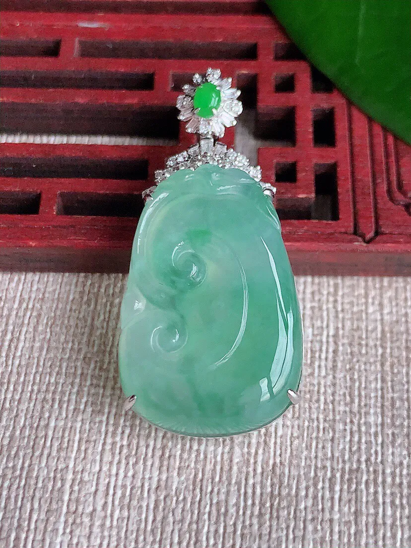 a货翡翠老坑冰种18K金伴钻镶嵌晴水如意吊坠 尺寸38.8×27.2×18×8mm 重量6.96g 