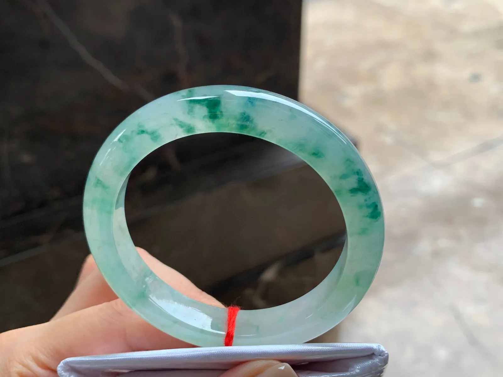 冰色花手镯
清爽52.5/10.6/8mm