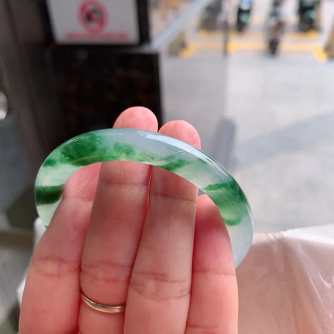 圆条冰玻飘花 微石纹 尺寸:51.1/8.3 种水好