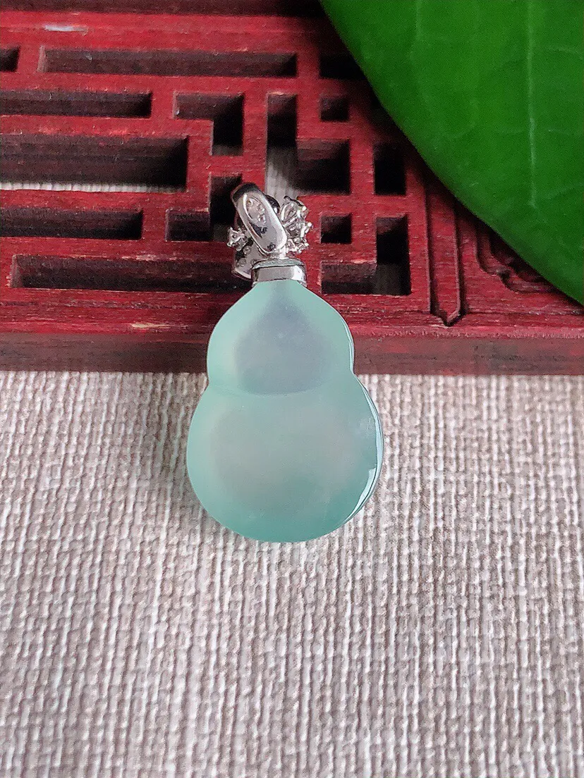 a货翡翠老坑冰种18K金伴钻镶嵌晴水葫芦吊坠 尺寸27×19.8×14×5.6mm 重量3.54g 