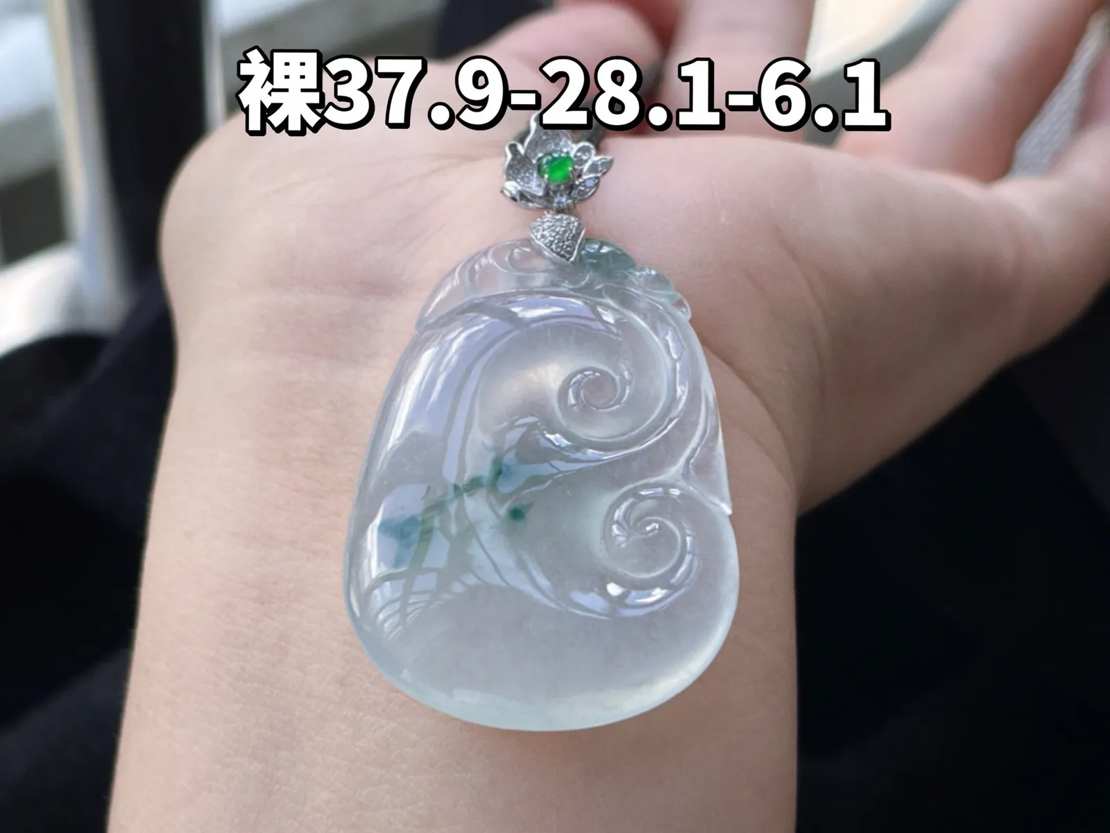 18K 冰种飘花·如意

裸37.9-28.1-6.1