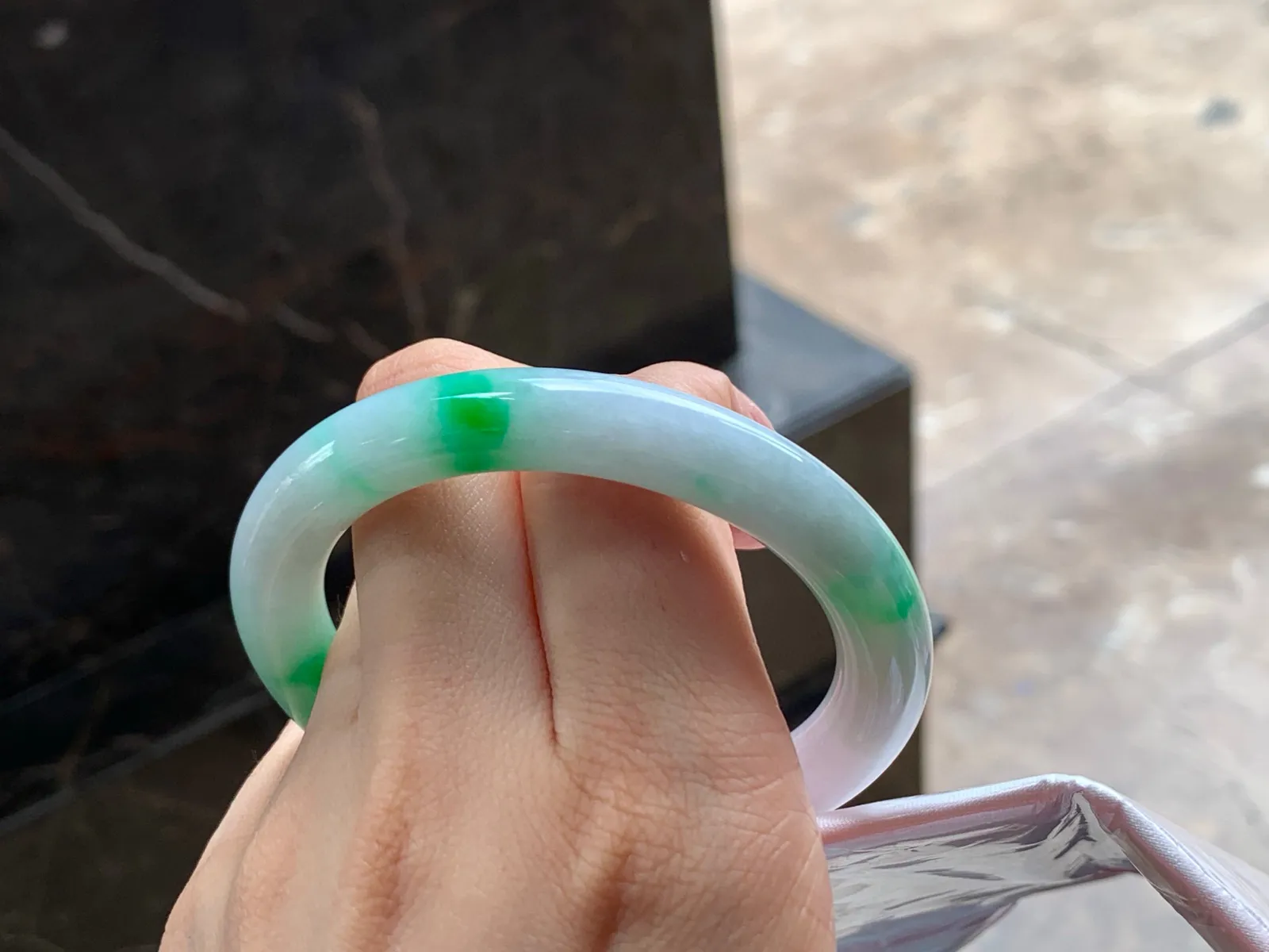 阳绿福镯
玉质细腻 53/9/9.5mm