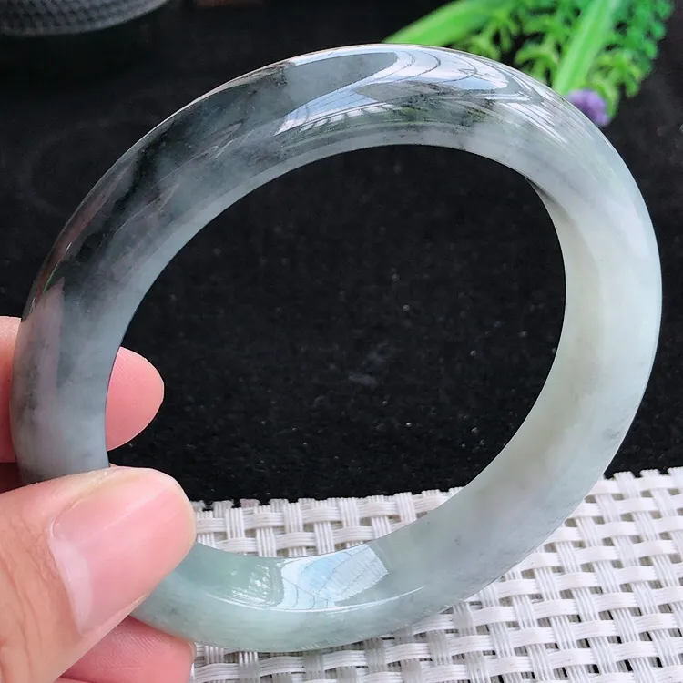 自然光60/11.5/9.5大圈口老坑冰润水灵特色乌鸡种飘花手镯翡翠玉镯美人镯