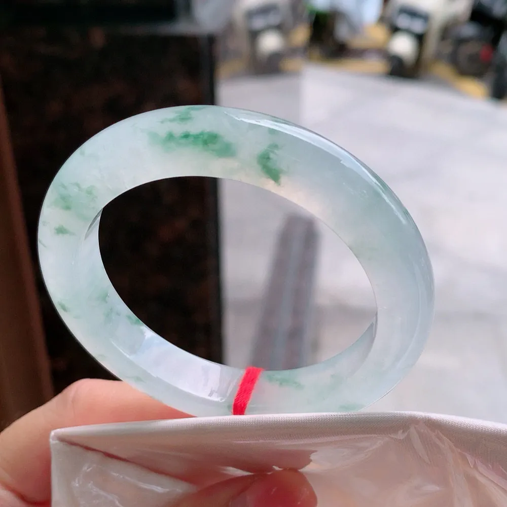 正圈高冰飘花 无瑕 尺寸:53.4/11/9.1 花美 种水好