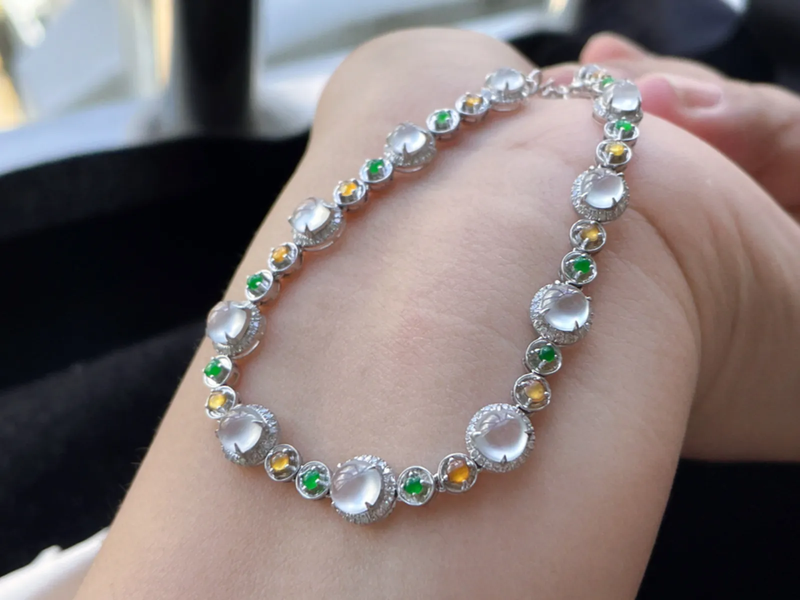 18K 冰种·蛋面手链

裸5-3