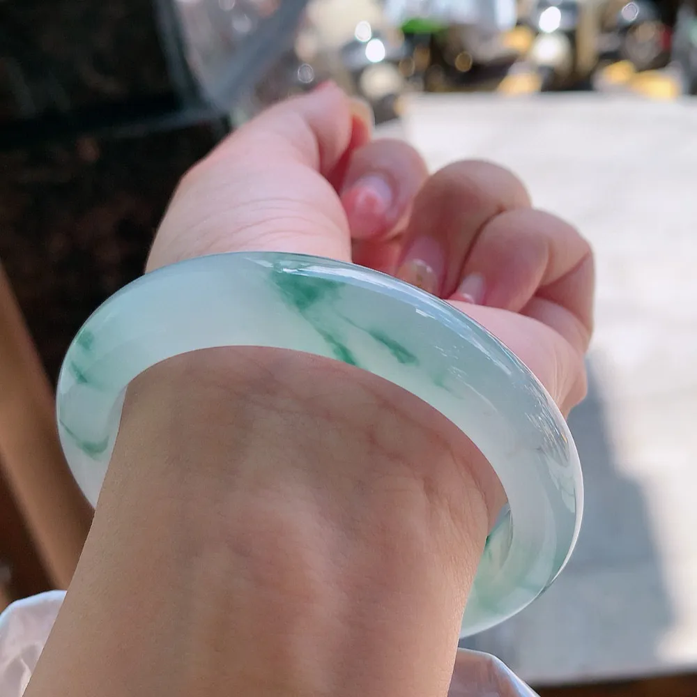 正圈高冰飘花 无瑕 尺寸:57.5/12.4/8.8 花美 种水好