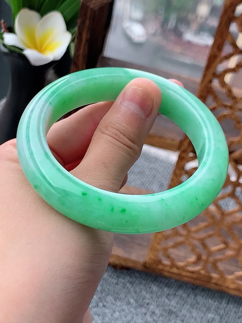a货翡翠老坑飘绿厚装正装正圈手镯57-58圈口 尺寸57.5×13×9.5mm 重量78.42g 0620 A73