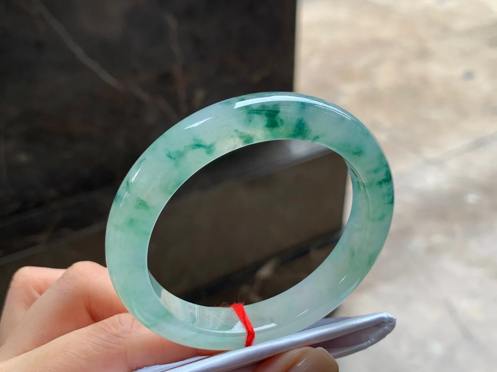 冰色花手镯
清爽52.5/10.6/8mm