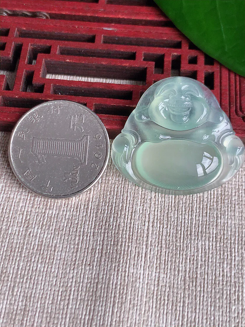 a货翡翠老坑玻璃种晴水佛公吊坠 尺寸29.6×32.6×5.6mm 重量8.12g 0701