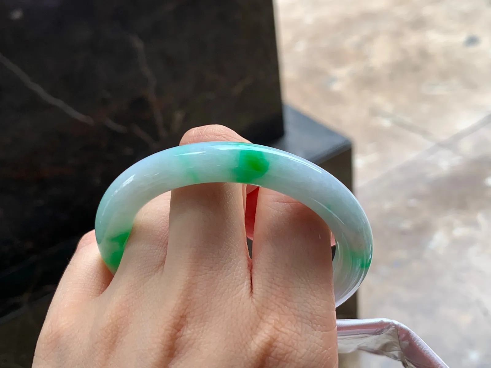阳绿福镯
玉质细腻 53/9/9.5mm
