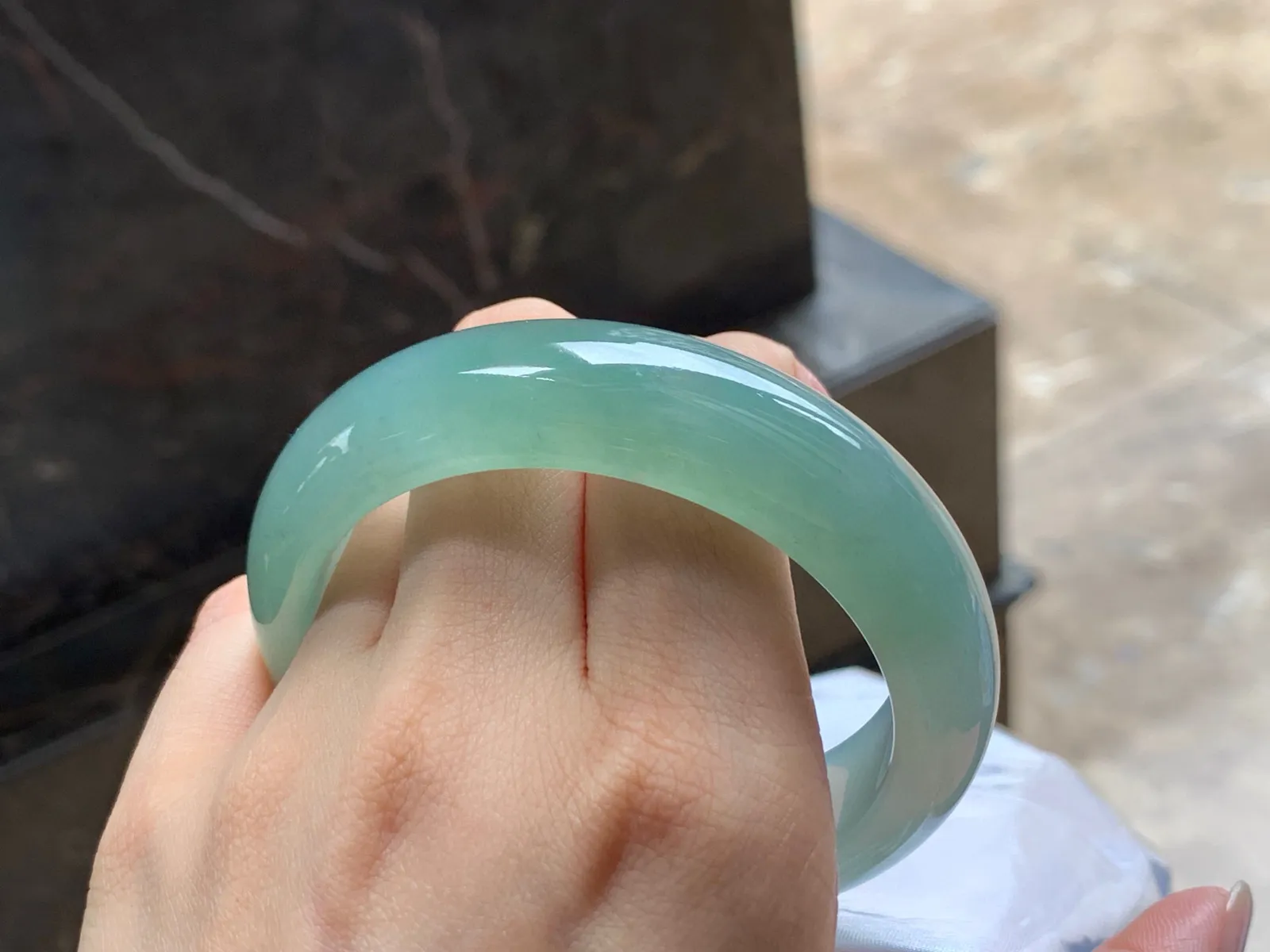 冰晴宽版手镯
水润58.2/16.5/9mm