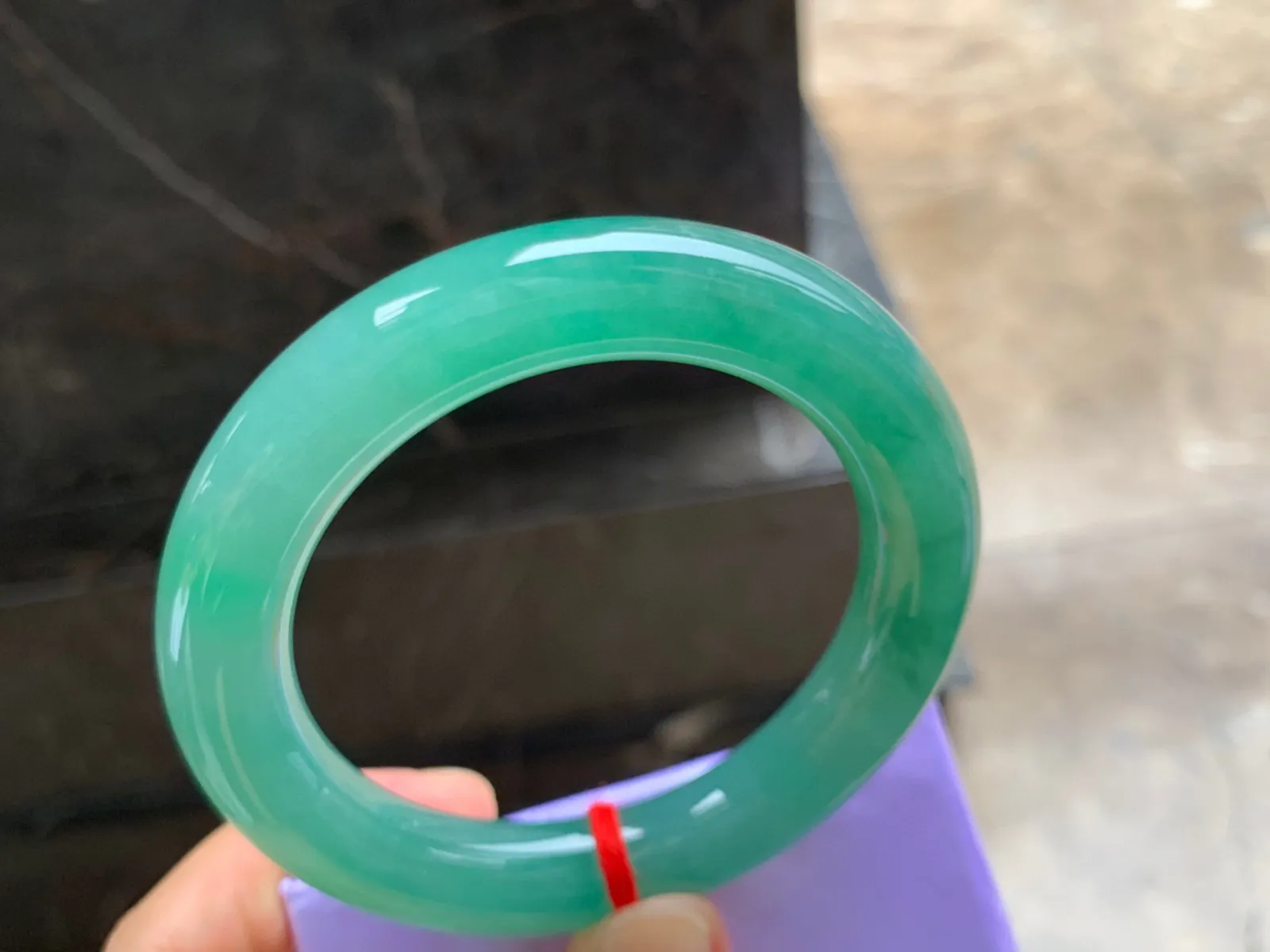 55-11.5mm
满色圆条手镯 种好水润 色满 上手大气
