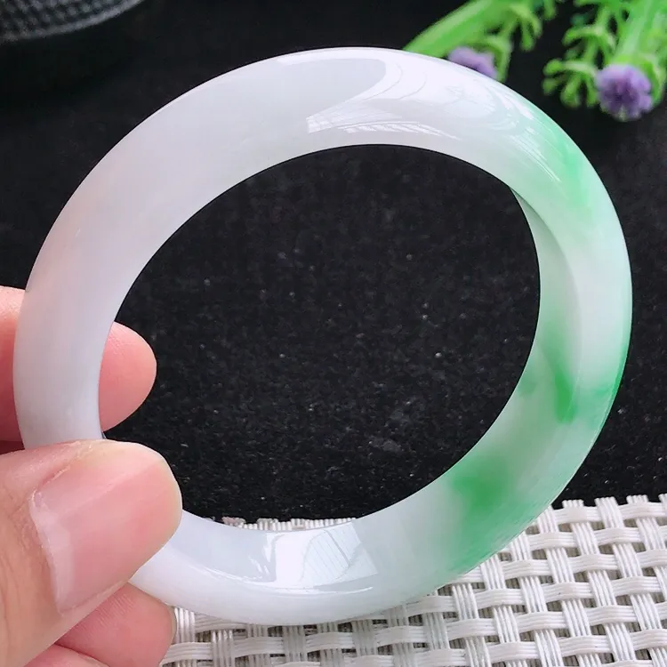 自然光52.8/13.2/8老坑精美冰润飘阳绿手镯翡翠玉镯美人镯