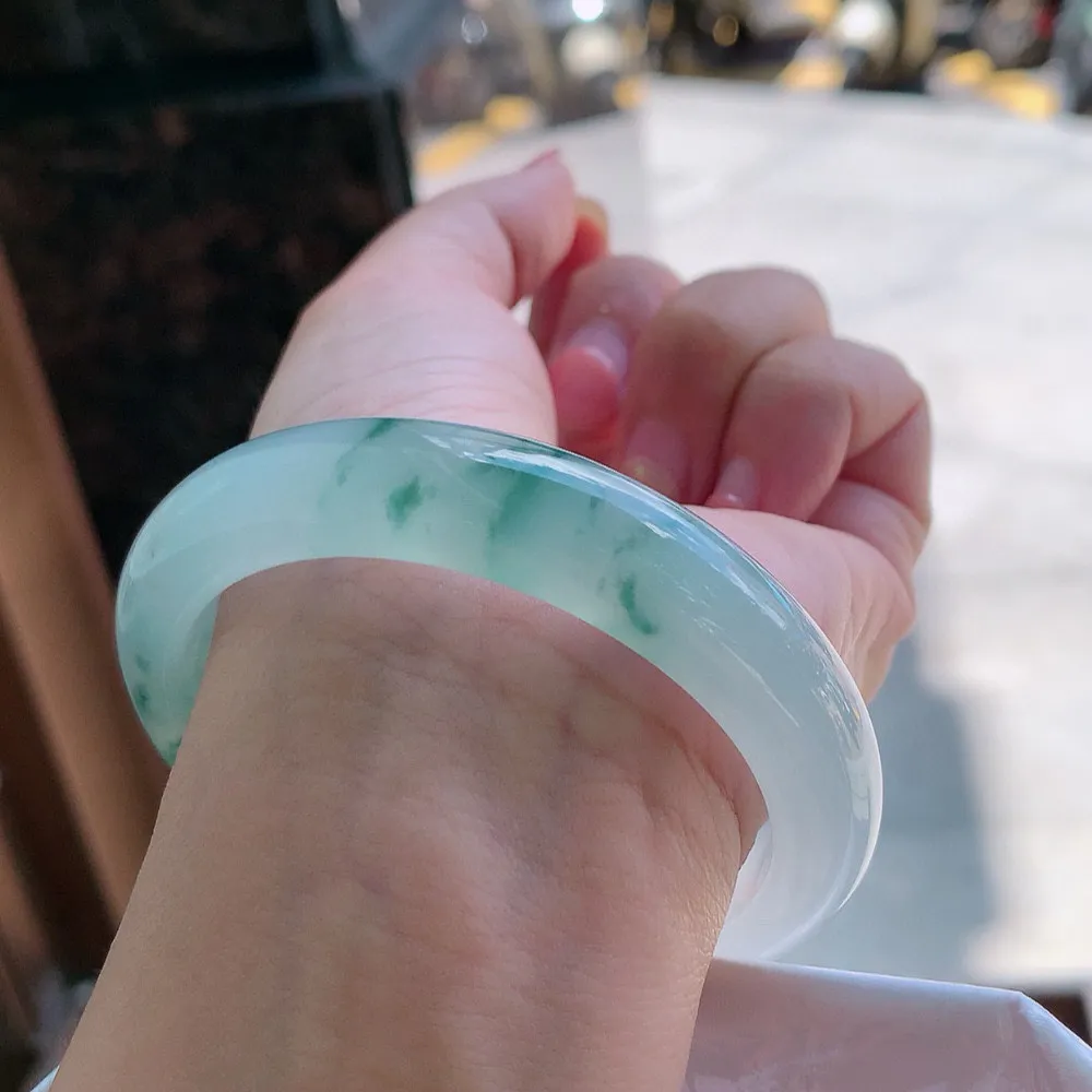 正圈高冰飘花 无瑕 尺寸:57.5/12.4/8.8 花美 种水好