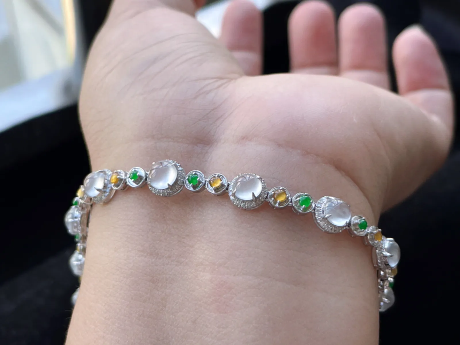 18K 冰种·蛋面手链

裸5-3
