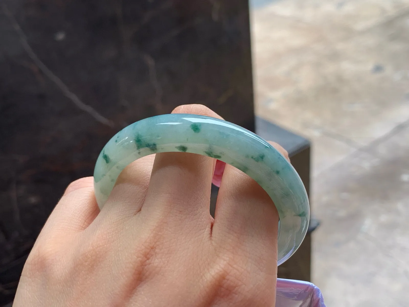 飘花手镯
细腻清爽 54/11.6/8mm