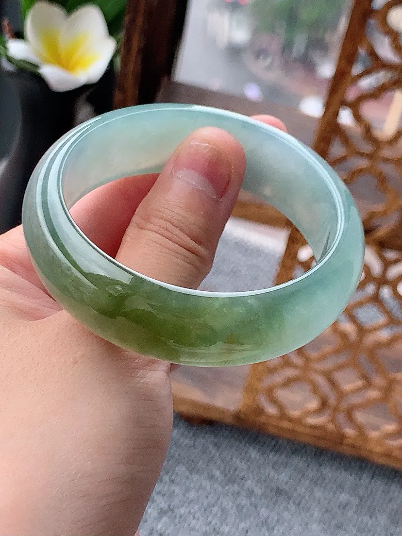 a货翡翠老坑冰种飘黄翡轮胎边宽边正装正圈手镯53-54圈口 尺寸53×16.5×7.2mm 重量64.13g 0620