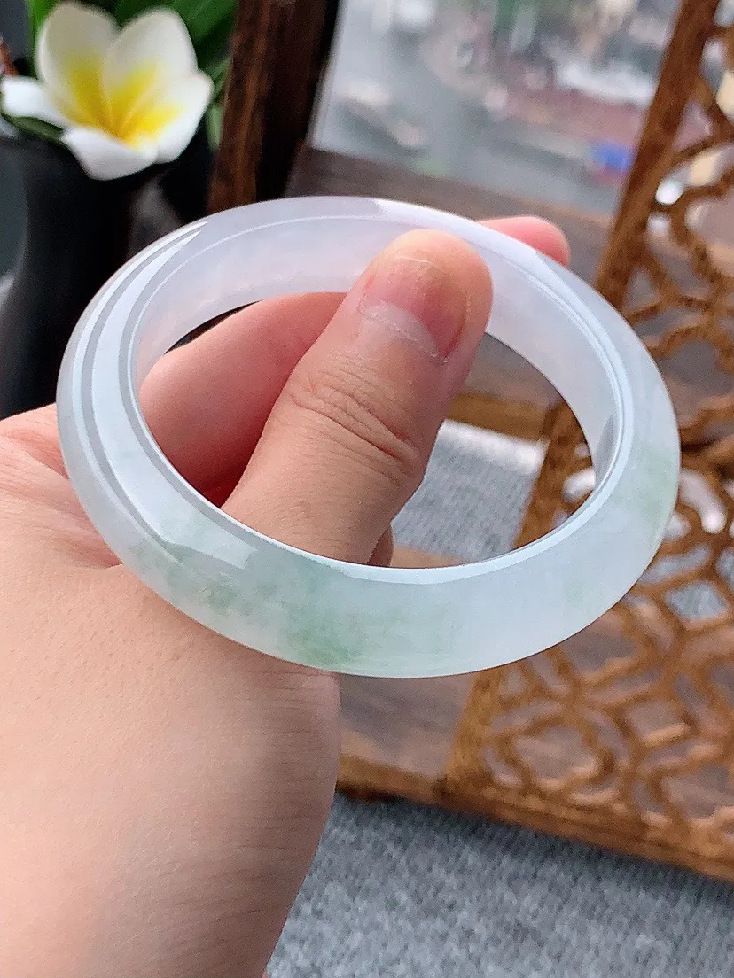 a货翡翠老坑飘花正装正圈手镯53-54圈口 尺寸53×11.4×8.3mm 重量53.36g 0620