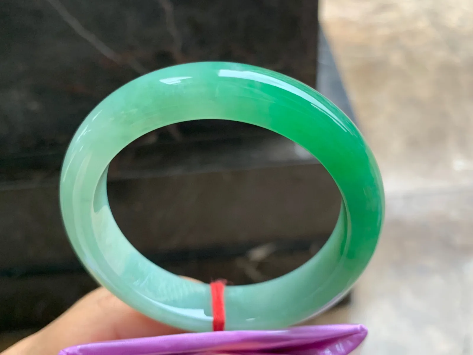 56-13-9mm
带色手镯  颜色辣绿 上手漂亮