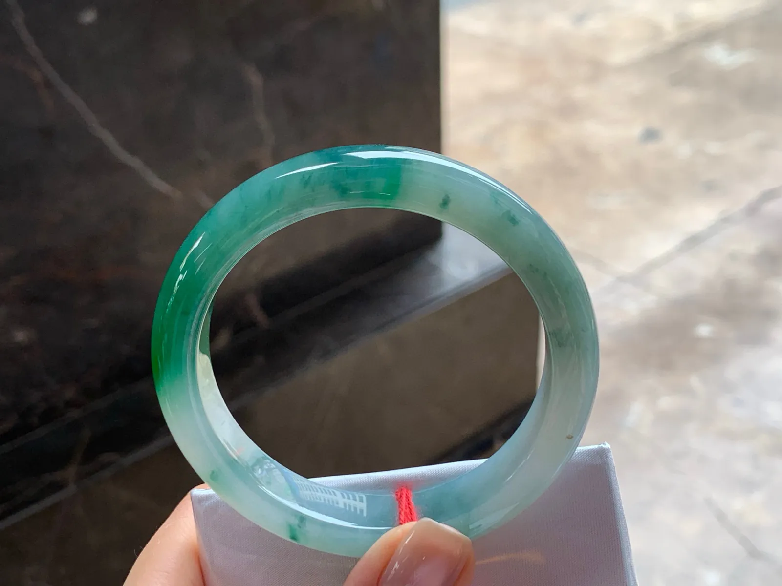 冰带色手镯
水润独特 56.5/12/8.5mm