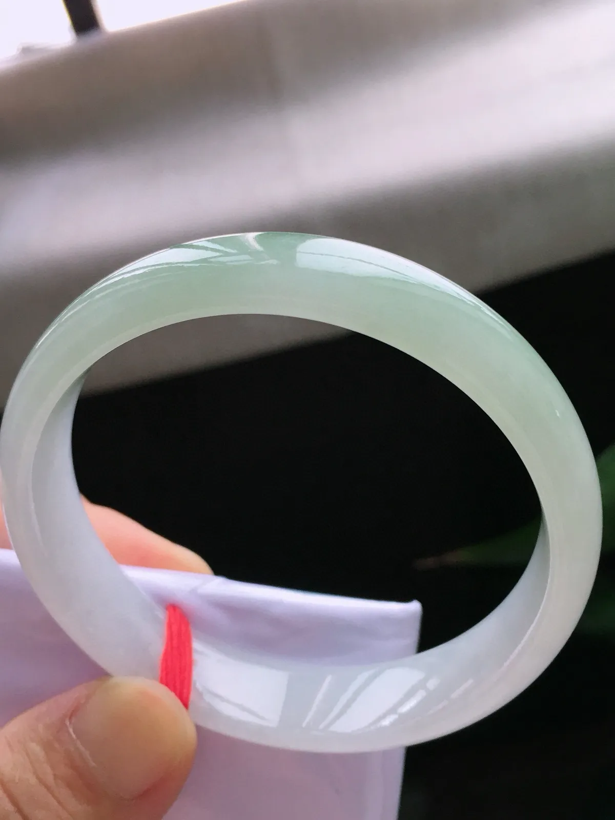 圈口58，正圈手镯，绿底，玉质冰润，尺寸58-13.7-6.1mm
