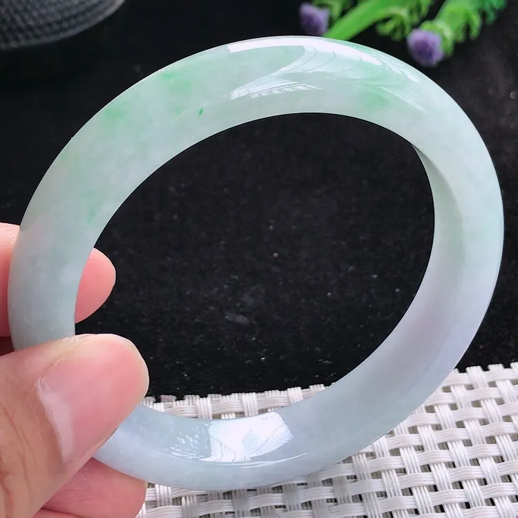 自然光58.8/12.2/8.5老坑精美温润飘阳绿手镯翡翠玉镯美人镯