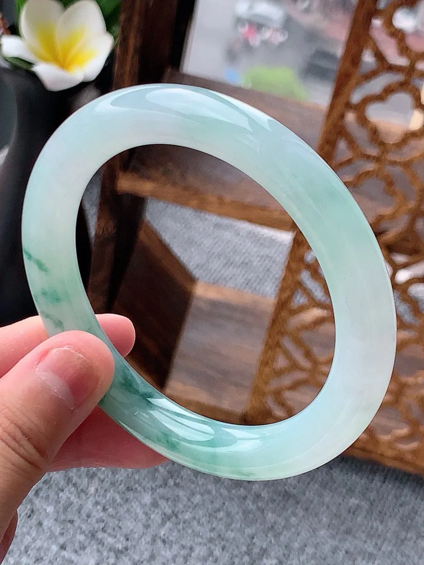 a货翡翠老坑飘花圆条手镯60-61大圈口 尺寸60.5×10.2mm 重量66.03g 0620