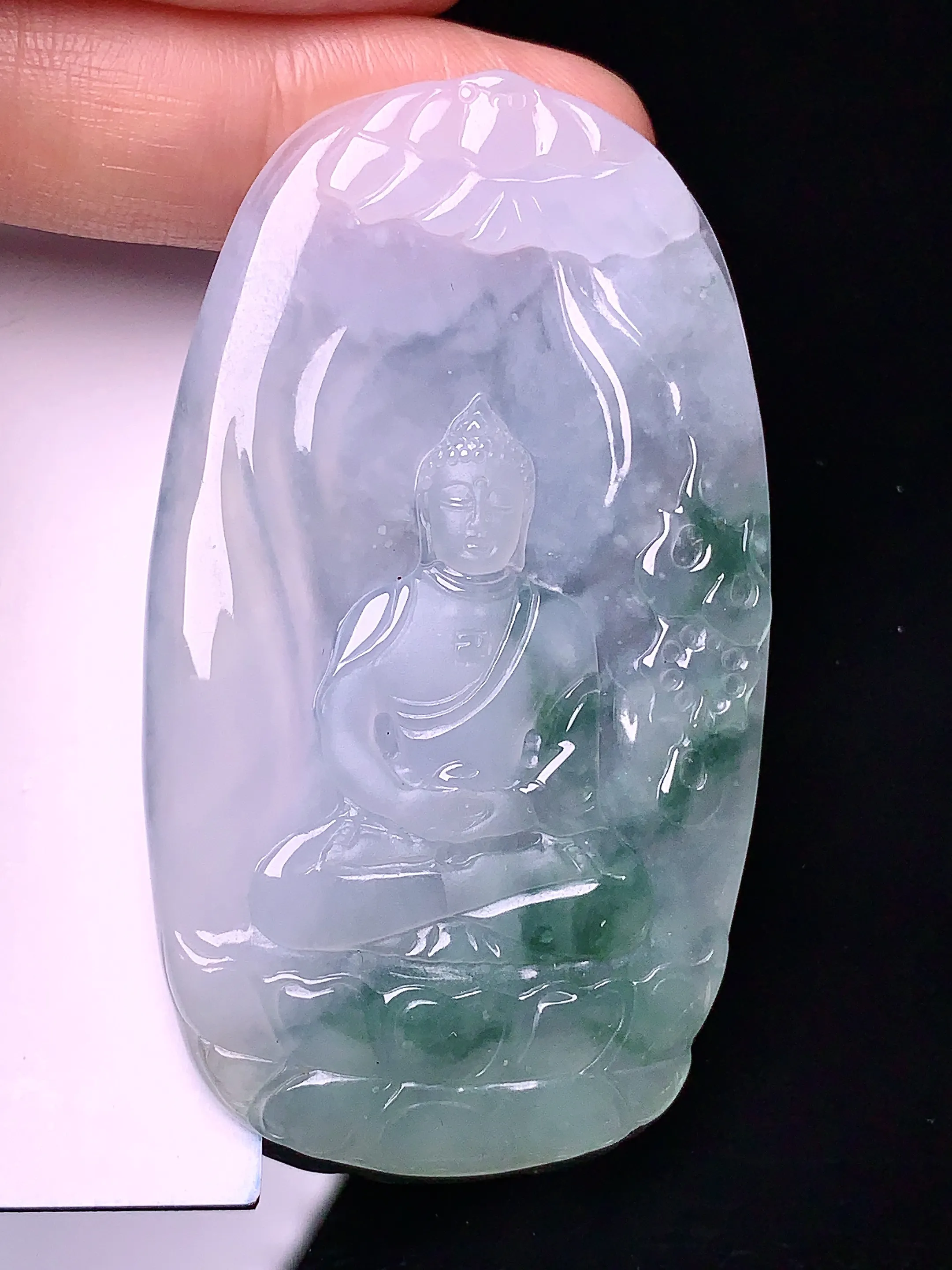 飘绿大日如来佛祖吊坠 玉质细腻 色泽艳丽 整体尺寸59.7*34.5*4.2