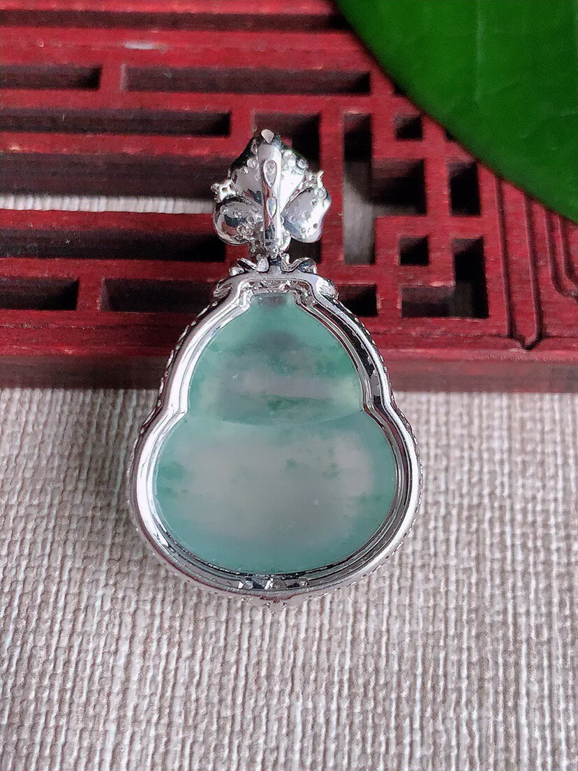 a货翡翠老坑冰种18K金伴钻镶嵌飘花葫芦吊坠 尺寸35.2×21×10裸石20.6×18mm 重量5.96g 0701