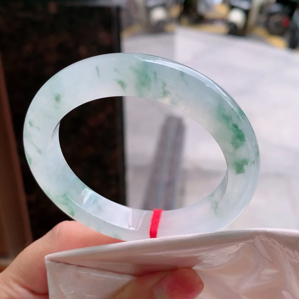 正圈高冰飘花 无瑕 尺寸:53.4/11/9.1 花美 种水好