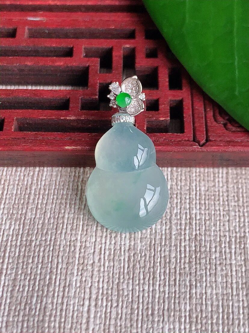 a货翡翠老坑冰种18K金伴钻镶嵌晴水葫芦吊坠 尺寸27×19.8×14×5.6mm 重量3.54g 