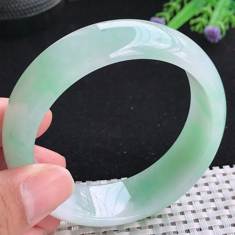 自然光59/19.6/8.5老坑冰胶水灵冰晴绿轮胎手镯翡翠玉镯收藏美人镯