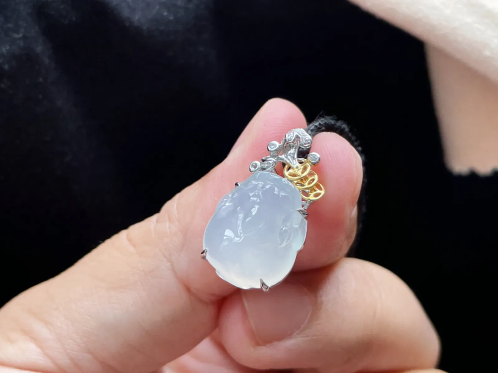 18K 冰种·貔貅

裸15.2-12.8-5.6