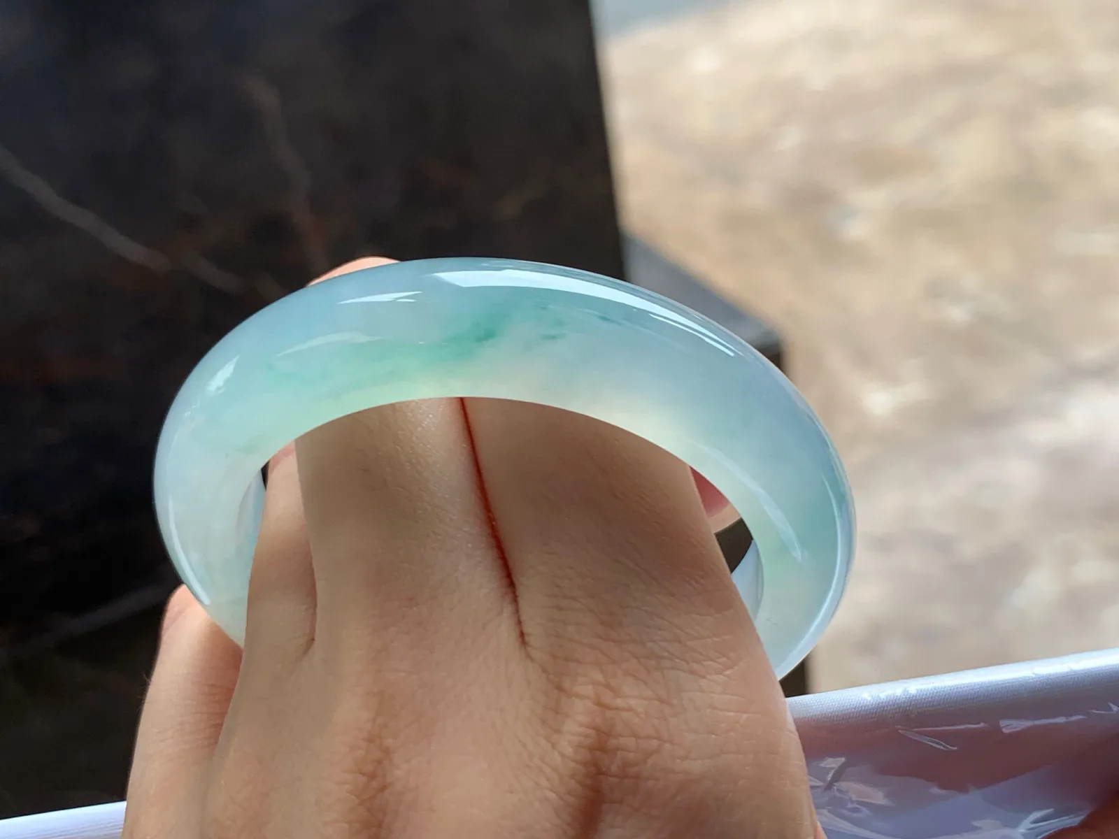 冰种飘花手镯
清爽52.7/12.7/9.7mm