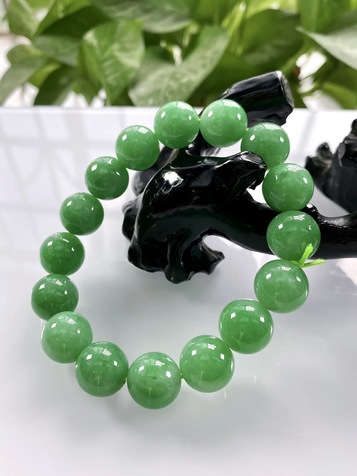 缅甸天然翡翠A货，卡13冰润满绿豆阳绿圆珠手串手链，尺寸：13mm/16颗，重量：60.65g