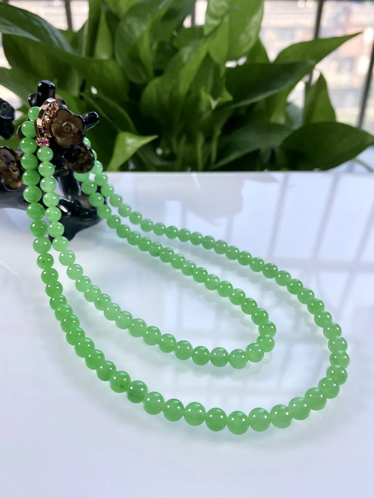 收藏级别，缅甸天然翡翠A货，卡6.8冰种起胶满绿阳绿塔珠圆珠项链手链，尺寸：大珠6.8mm～小珠5.