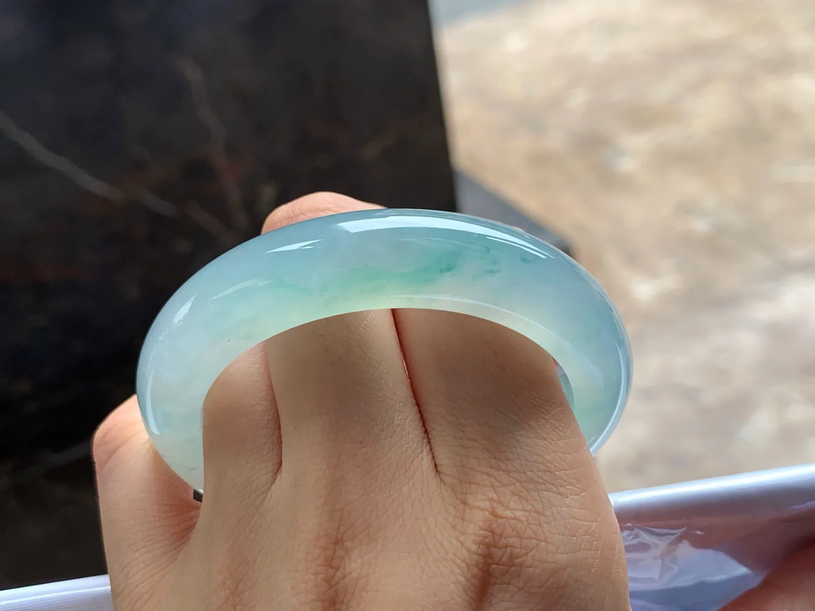 冰种飘花手镯
清爽52.7/12.7/9.7mm