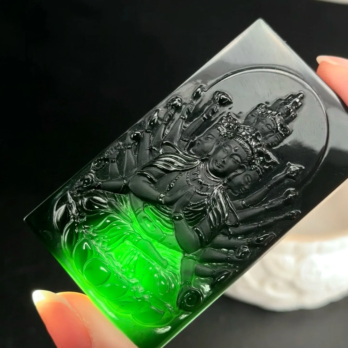 精品墨翠千手观音 种好色正 黑度极好 打灯通透 油性十足 尺寸60.4