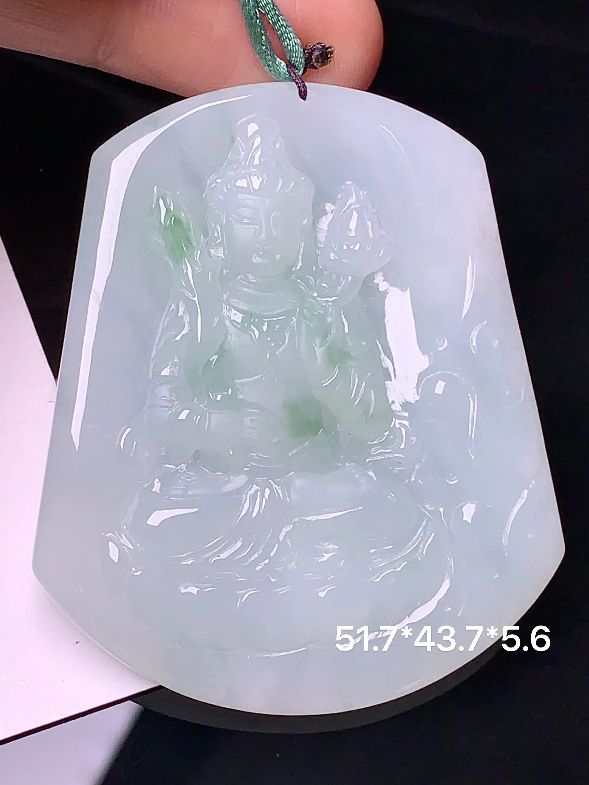 飘绿大势至观音菩萨吊坠 玉质细腻 色泽艳丽 整体尺寸51.7*43.7*5.6