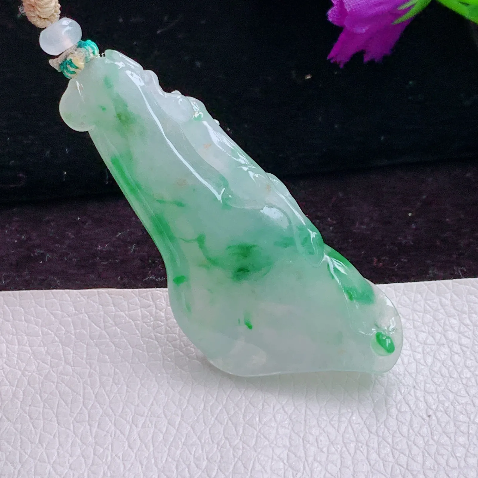 mut实拍57*24*8天然翡翠精雕冰飘花冰清玉洁 玉兰花玉吊坠 玉挂件