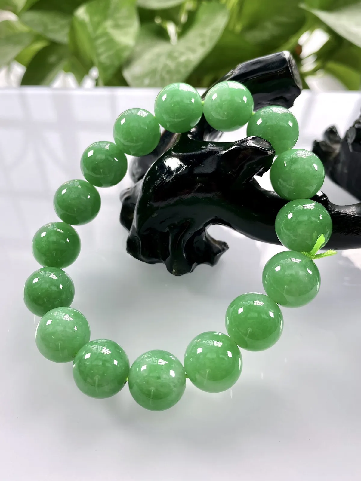 缅甸天然翡翠A货，卡13冰润满绿豆阳绿圆珠手串手链，尺寸：13mm/16颗，重量：60.65g