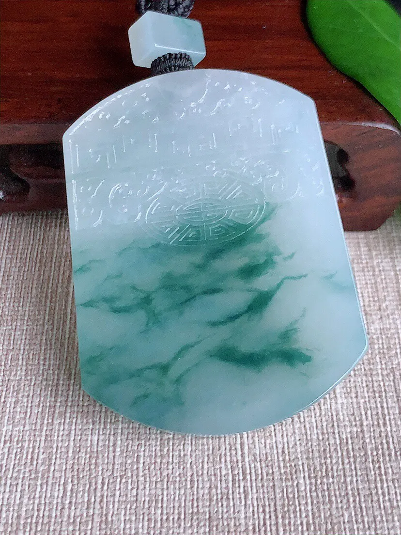 a货翡翠老坑冰种飘花仿古无事牌吊坠 尺寸56.5×42×6.2mm 重量47.42g 0702