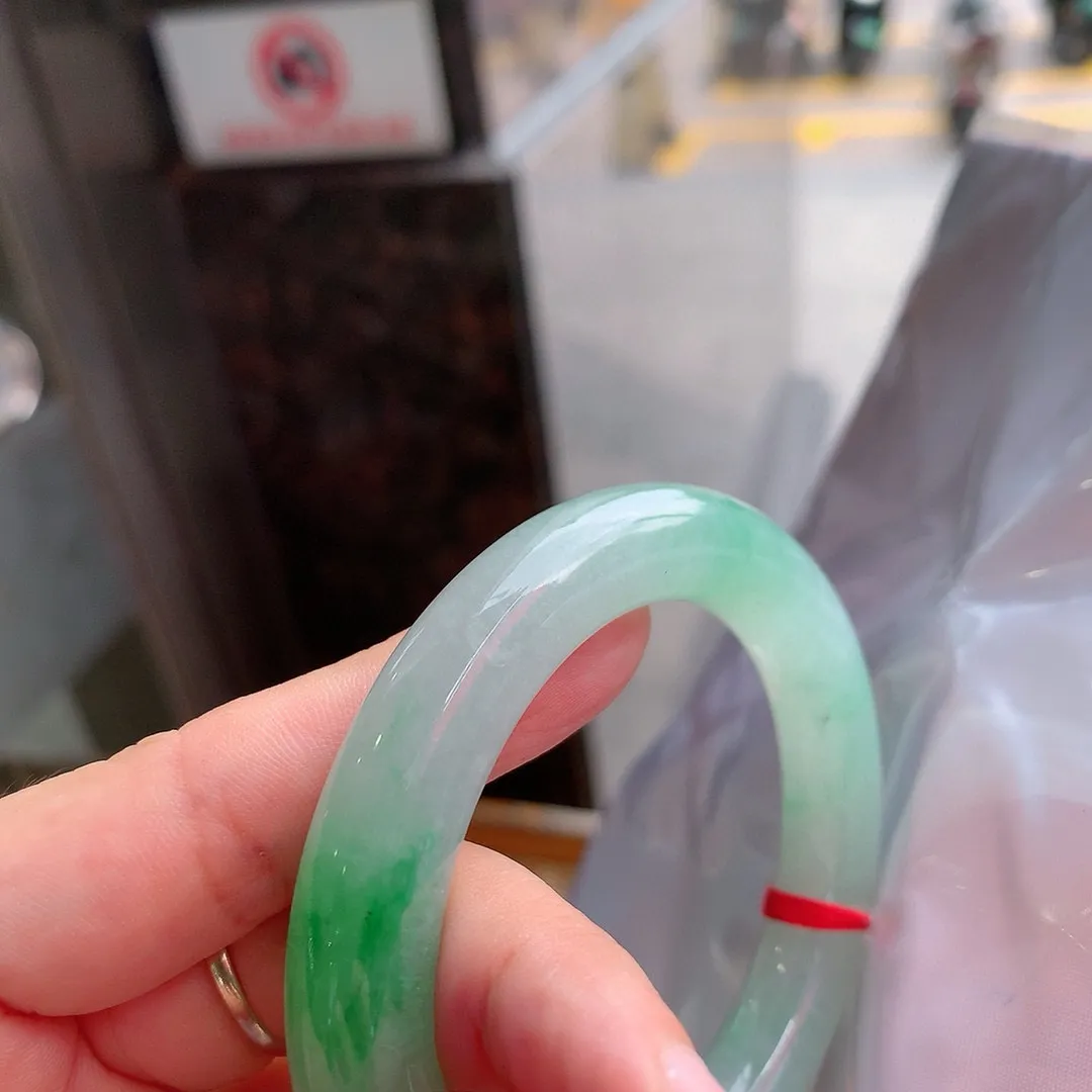 圆条冰玻阳绿 一丝棉根 尺寸:53.6/11 种色俱佳️️